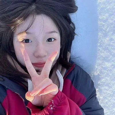 她的玫瑰藏着刀